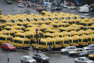 Ialomița: Microbuzele școlare, microbuze electorale