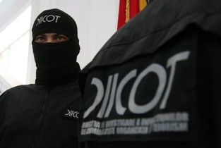 Percheziții DIICOT la contrabandiștii cu țigări