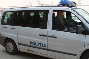 Movilița: Și-a violat bunica și amenințat-o cu moartea
