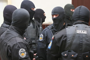O asistată social, administrator de «carton» într-o rețea de firme fantomă