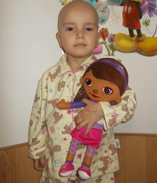 Fetiță de 4 ani, diagnosticată cu o formă gravă de cancer