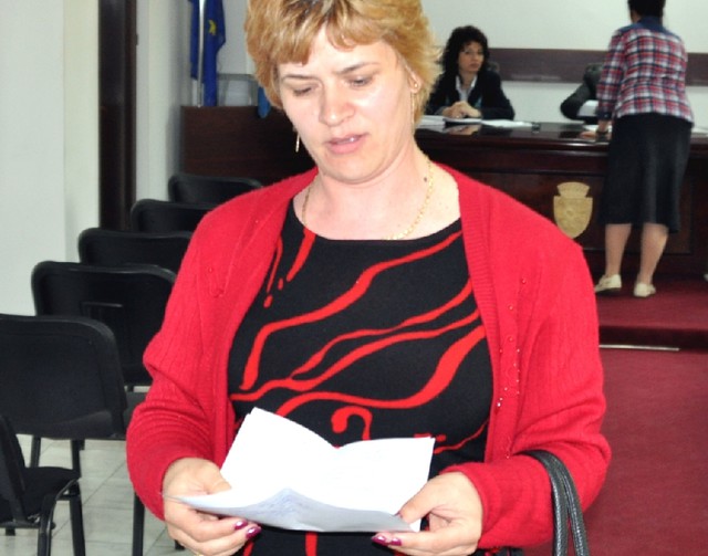 Opoziția lasă oamenii fără case