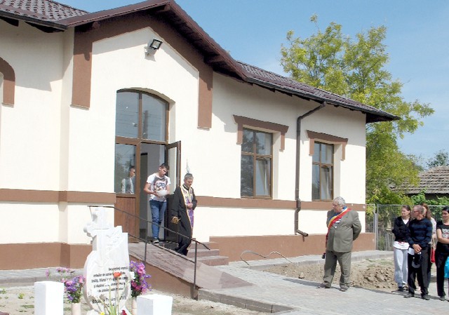 Școala veche din Vlădeni a fost transformată în muzeu