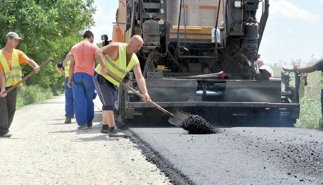 Întreținerea drumurilor județene începe la 1 septembrie 2015