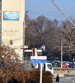 Primăria Slobozia, obligată să plătească despăgubiri materiale