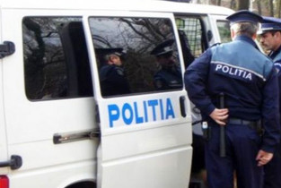 Caz șocant la Platonești. Și-a înjunghiat fiul în stomac!