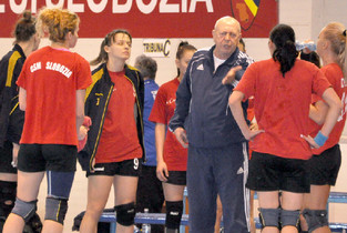 Jucăm cu Dinamo!