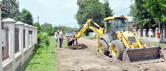 Manasia asfaltează zona istorică