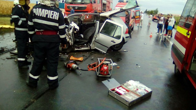 Trei persoane au murit într-un accident rutier