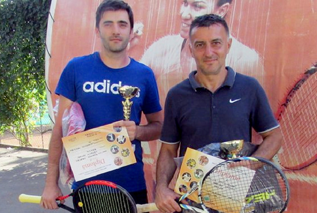 Veteranii s-au duelat la Cupa «TenisCon»