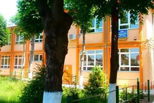 Profesor acuzat că «mângâie» elevele la Școala Gimnazială «Spiru Haret» Țăndărei!