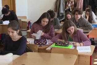 Peste 300 de medii de 3 la simulările Examenelor Naționale