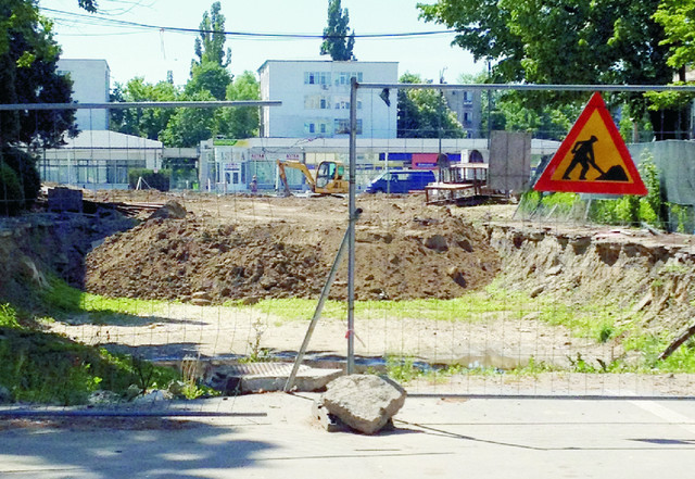 S-a pus pământ în «groapă»!