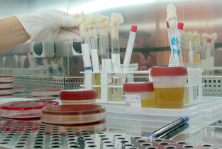 Spitalele din Ialomița pierd bani din cauza laboratoarelor dotate insuficient
