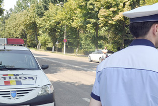 Șofer de camion, sancționat ilegal și amenințat cu dosare penale de un agent de Ordine Publică