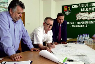 Domnu’ Președinte și zburătoarele de la Alexeni