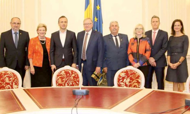 Ăla mic și negru, de respira greu...