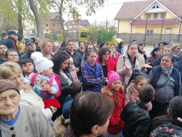 Protest spontan și scandal în curtea Liceului Teoretic «Paul Georgescu» Țăndărei
