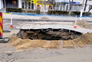 Slobozia: Craterul de pe strada Lacului