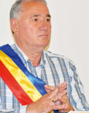 Primarul Constantin Sava vinde terenuri publice ilegal