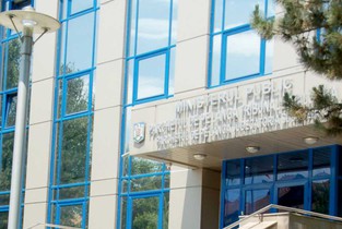 Camere și microfoane montate de procurori în cabinetele medicilor corupți
