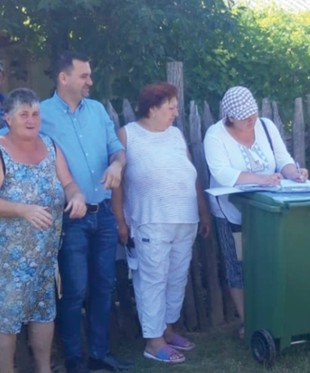 Pubele oferite tuturor localnicilor, pentru o comună mai curată