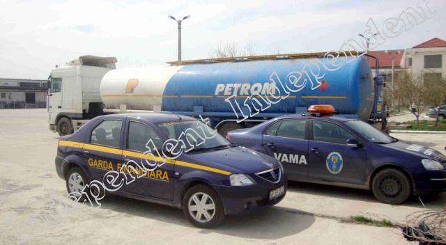 Contrabandiști de produse petroliere, prinși în Ialomița