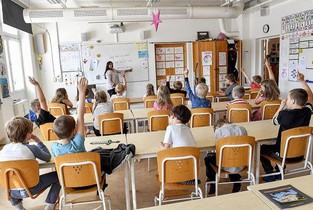 Educație de calitate pe banii părinților