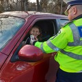 Șoferițele, «amendate» cu mărțișoare de polițiștii ialomițeni