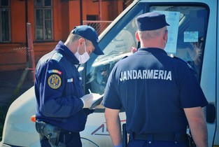 S-a întâmplat în Cartierul Vlașca din Fetești: Jandarmi alungați cu pietre și răniți