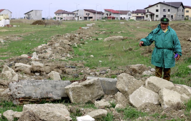 Borduri răscolite de buldozere pe strada Gării Noi 2