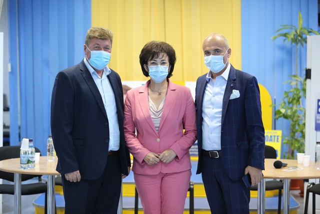 Europarlamentarul Rareș Bogdan, alături de candidații PNL Luminița Barcari și Gheorghe Catrinoiu