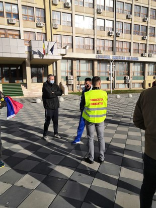 Polițiștii au pichetat sediul Prefecturii Ialomița