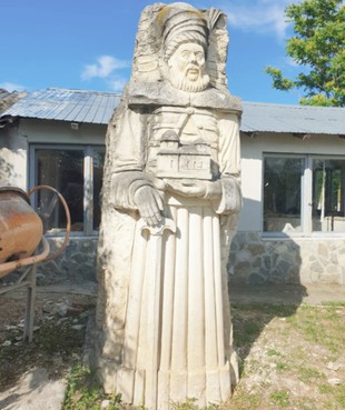 Statuia lui Matei Basarab așteaptă de 20 de ani să ajungă la Slobozia
