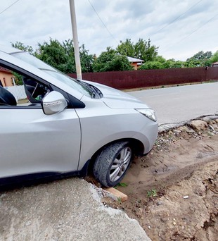 Străzi blocate de lucrările la rețeaua de canalizare