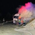 Slobozia: Autocamion cuprins de flăcări