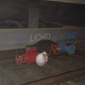 Vagon-cisternă CFR cu scurgeri de combustibil la o garnitură de tren staționată în Halta Ovidiu-Fetești