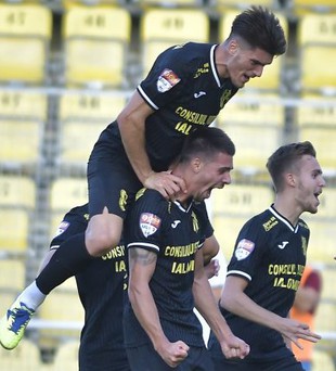 Egalii liderului