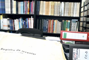 Cărți de peste 20 de ani în bibliotecile școlilor din Ialomița