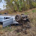 DN21: S-a răsturnat cu mașina pe câmp