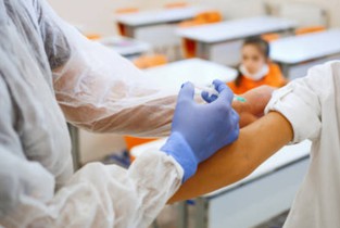 24% dintre elevii ialomițeni s-au vaccinat anti-COVID-19