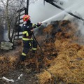 Orezu: 30 tone de furaje, mistuite de flăcări
