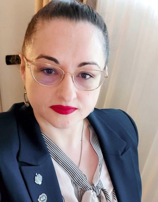Nu pleacă senatoarea Rodica de lângă măcelăria Parlamentului