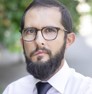 «Șansa copiilor de a se juca într-un mediu sigur, în curtea școlii, blocată de premierul Ciucă!»