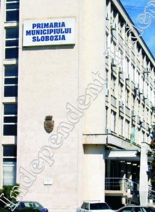 Bugetarii Primăriei Slobozia, la mila edilului Gabi Ionașcu