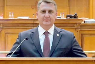 «Avem nevoie de politicieni care să legifereze în favoarea țării!»