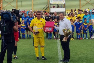 Slobozia: Gheorghe Hagi, Regele Ligii Legendelor