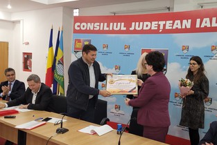 Premii în bani acordate de Consiliul Județean Ialomița elevilor olimpici și profesorilor care i-au pregătit