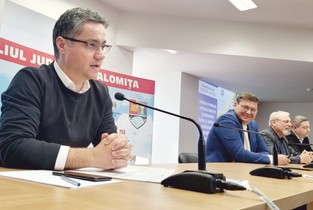 Consiliul Județean Ialomița a semnat contractele pentru îmbunătățirea infrastructurii didactice a școlilor