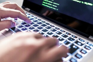 Fetești: Credite obținute cu buletine descărcate de pe internet